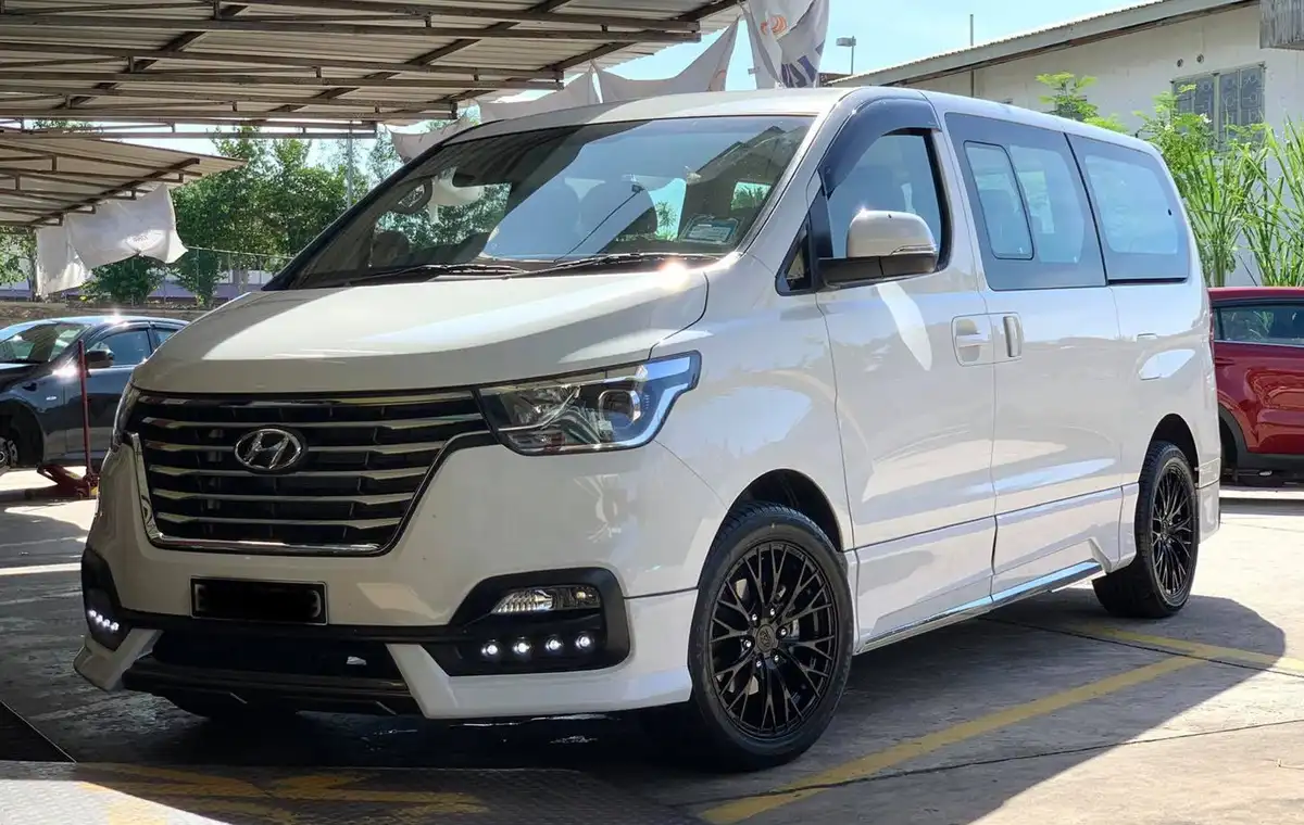 Hyundai Starex rent